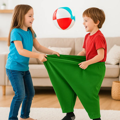 Gra rodzinna w łapanie piłek w spodniach klauna